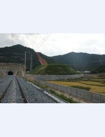 中鐵二十一局蘭渝鐵路工程項目經(jīng)理部隧道防護門工程